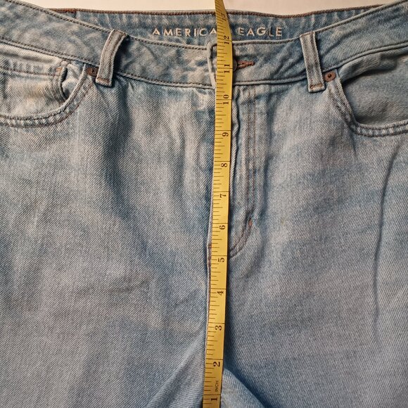 American Eagle Mom Jeans Size 10 High Rise Tapered Leg Light Wash - Picture 8 of 12